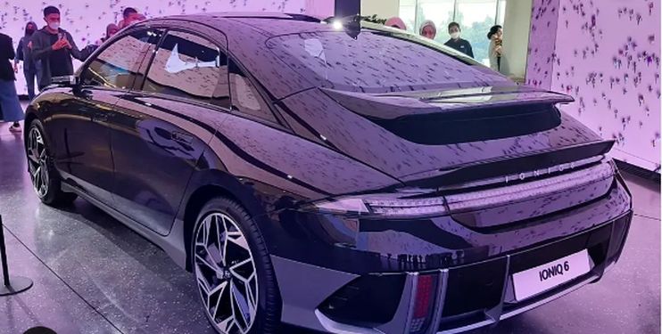 Hyundai Ioniq 6 mejeng di Senayan Park (instagram @indrafathan)