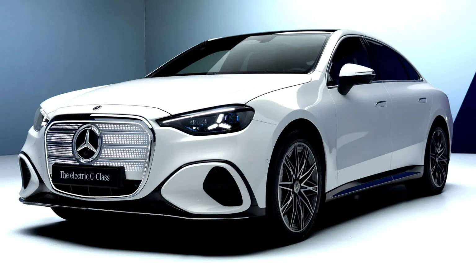 Mercedes-Benz C-Class Listrik: Dasbor Full Digital 39 Inci