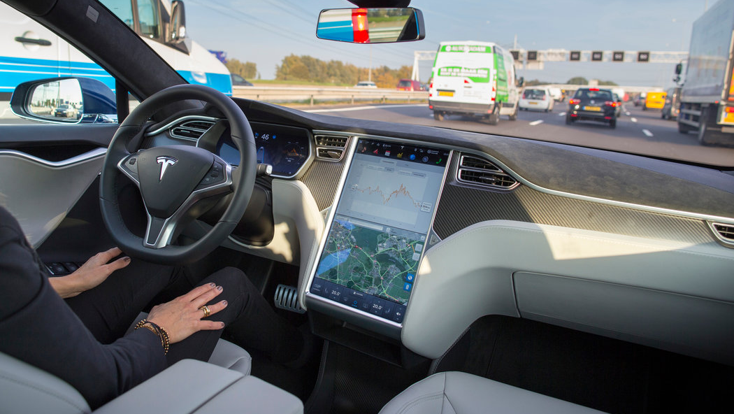 Tesla Konfirmasi Fitur Full Self-Driving Hadir di Cina
