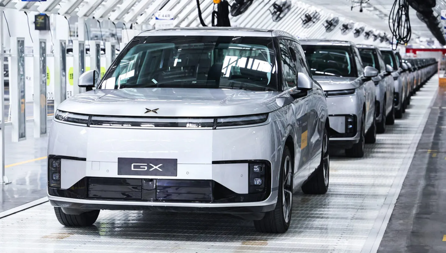 Tesla Masih Uji Coba, Xpeng Curi Start Mulai Produksi Robotaxi
