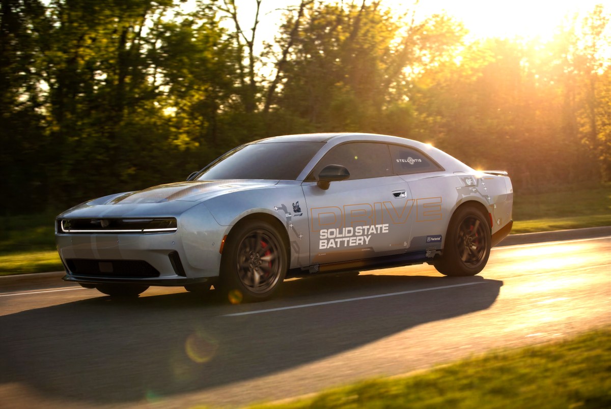 Stellantis Uji Coba Baterai Solid-State di Dodge Charger Daytona EV
