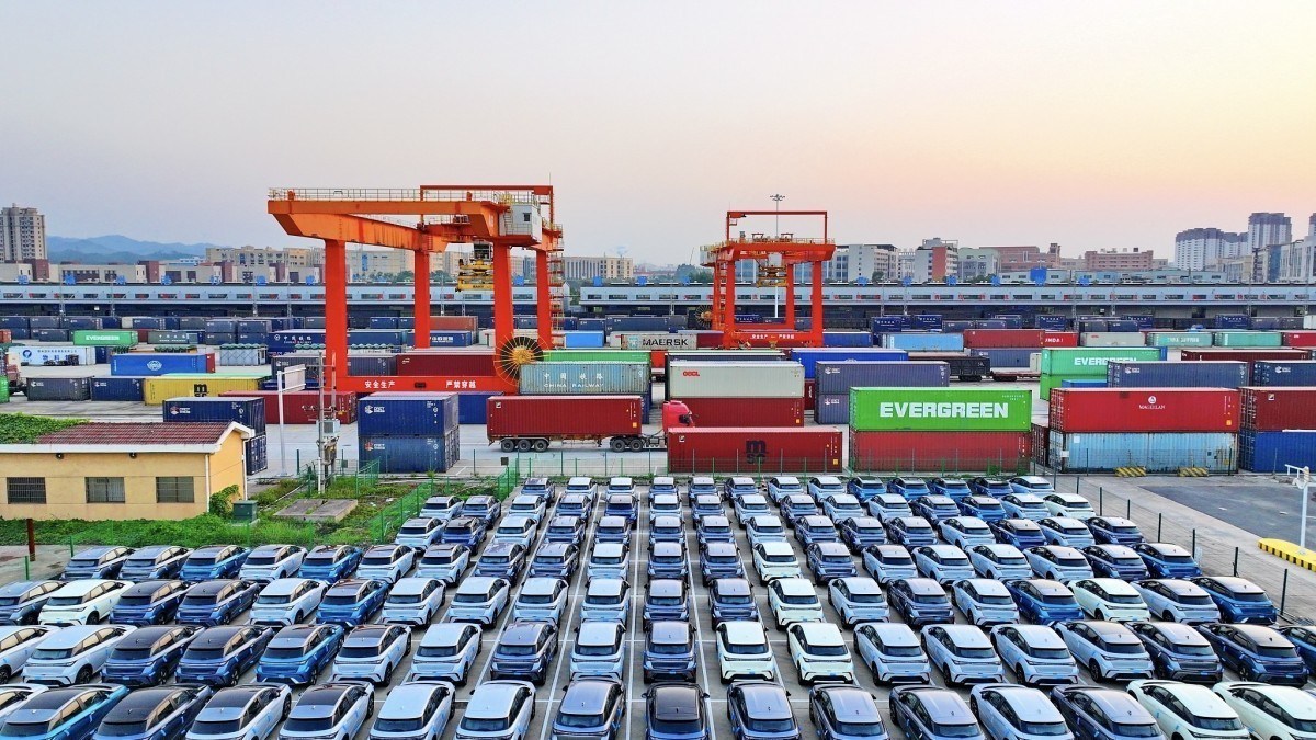 Cina Cabut Insentif Hybrid dan EREV Mulai 2027