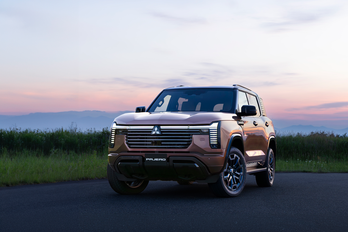 Mitsubishi Pajero: Diesel 2,4 Liter, Ladder Frame, AWD, Mirip Destinator