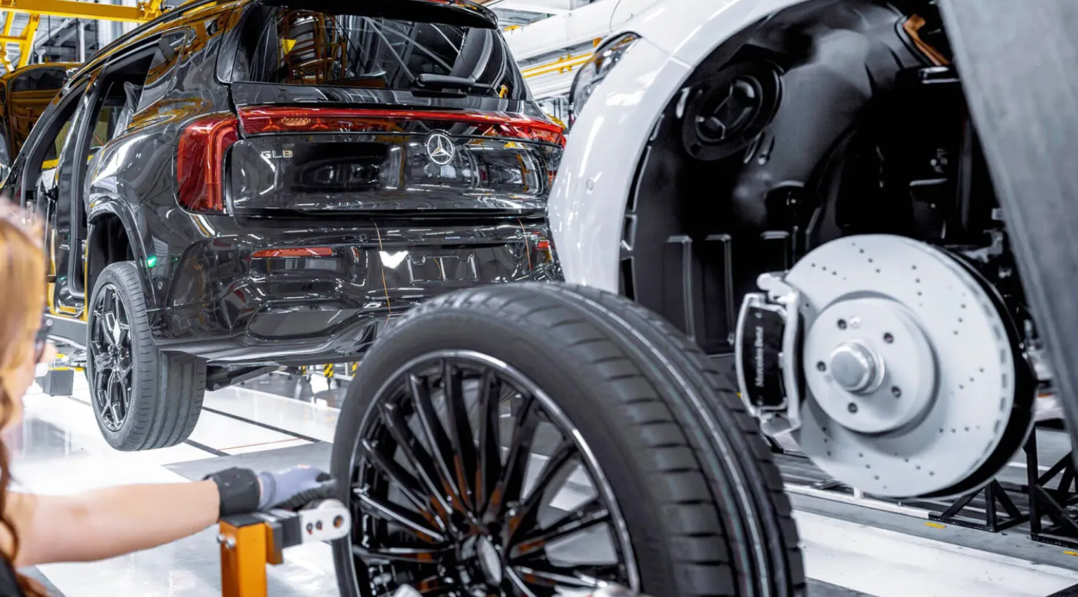 Digempur Mobil Cina, Mercedes-Benz Terancam Tutup 2 Pabrik